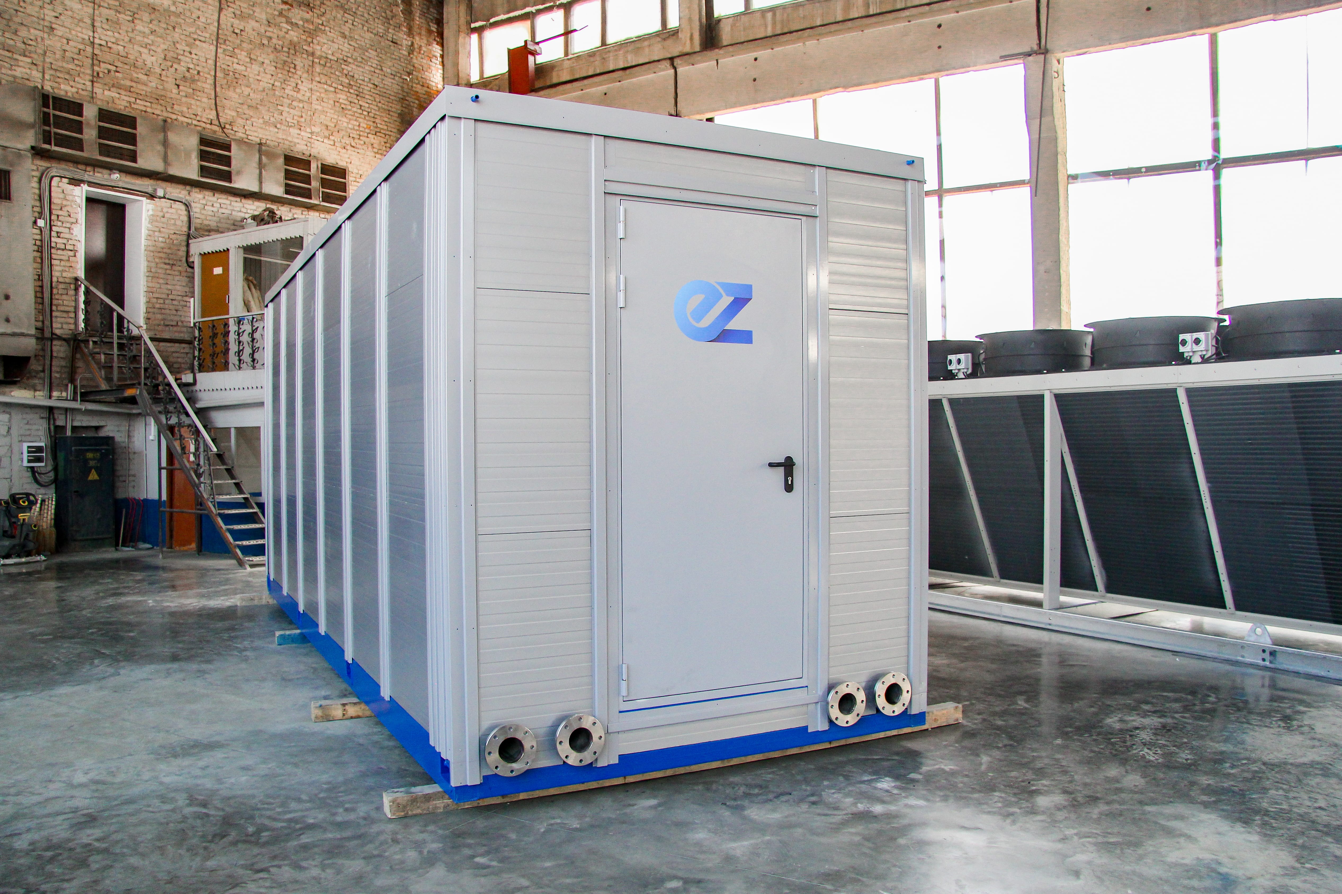 Savvy Investors: Which Is Better - An Air Or Immersion Container For Bitcoin  Mining? - EZ Blockchain